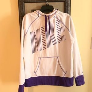 Nike women’s therma fit hoody size large